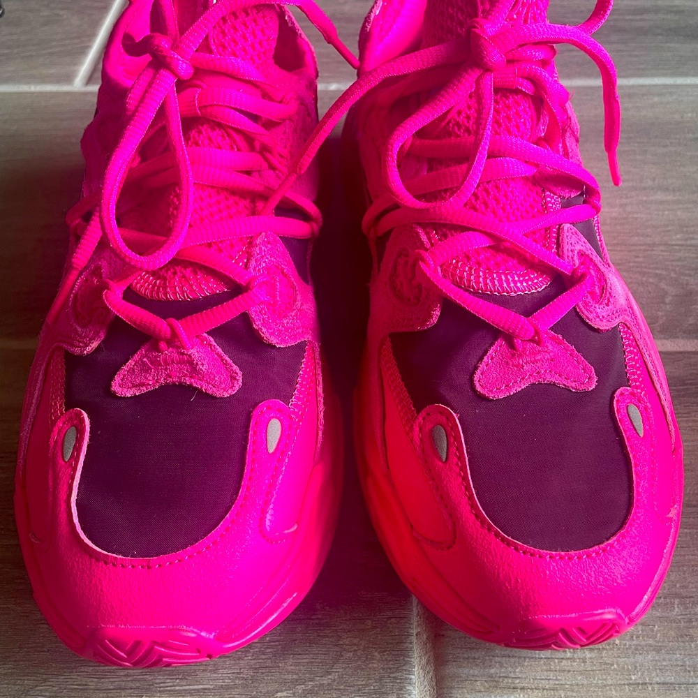 Fila Neon Pink and Black size 9 sneakers
